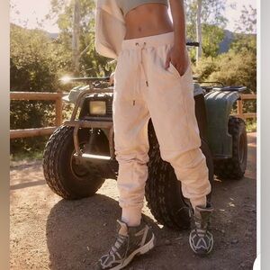 Free People Movement Countdown
Quilted Jogger Pant Sweatpants Pearl Pink Sz Larg